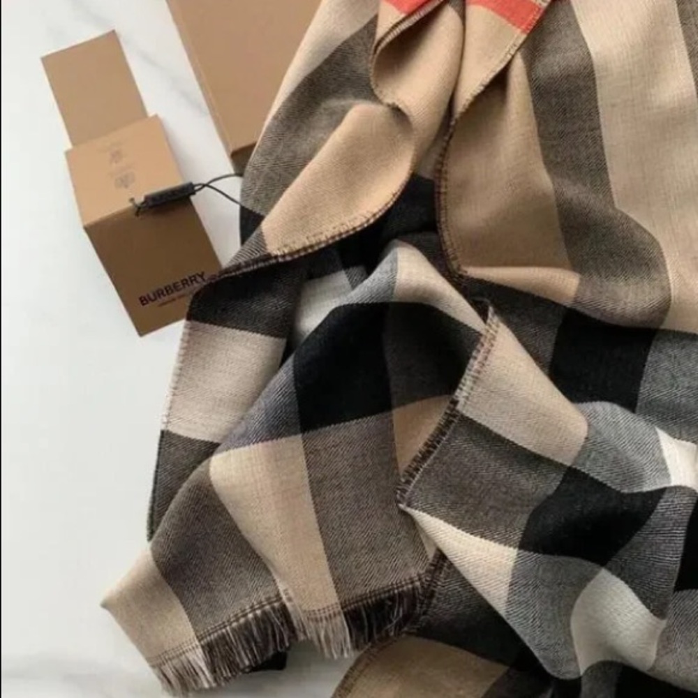 Burberry Reversible Shawl Scarf - Picture 4 of 7